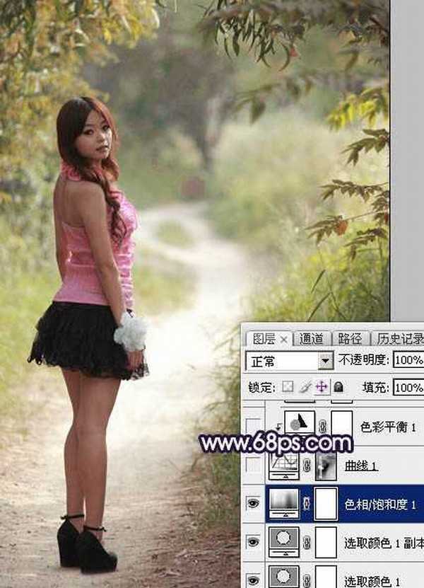 Photoshop调制出暗调秋季蓝紫色树林人物图片